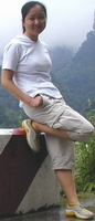 張家界導(dǎo)游姜怡在張家界景區(qū)