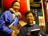 張家界導(dǎo)游姜怡在云南麗江與宣科先生合影