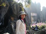 張家界導(dǎo)游姜怡在云南石林